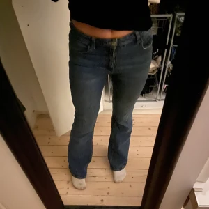Lågmidjade jeans från Zara - Snygga jeans knappt använda bra kvalite från Zara