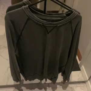Acne sweatshirt  - Sweatshirt av märket Acne. 