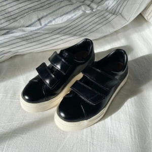 Eytys doja 42 - Använda typ en gång utomhus så nyskick i princip. Säljs inte längre✨