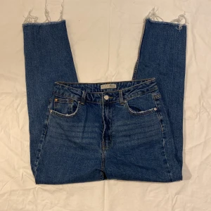 mid waist dark denim jeans - It’s says size 40 but fits mid waist for 34 and above. Never worn, not my style and doesn’t fit.