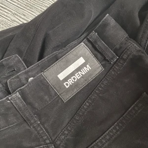 Raka denim jeans - Nyskick, svarta raka jeans, denim. 
