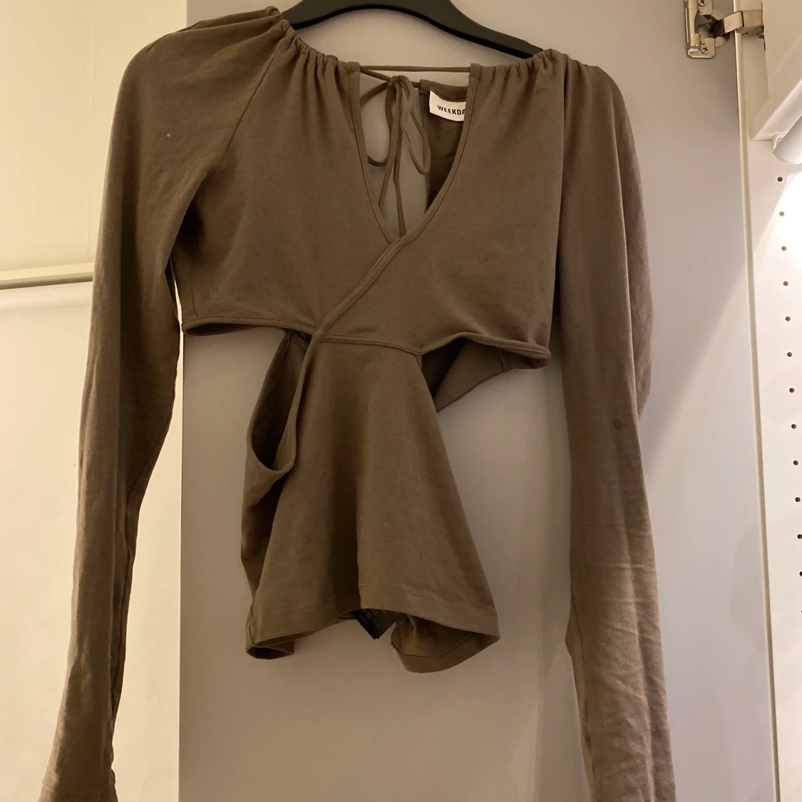 Cool, nästintill oanvänd tröja från Weekday - 91
