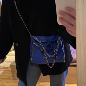 Stella McCartney väska - Säljer min fina Stella McCartney liknande väska, inga synligs defekter😇 Lånad bild från Pinterest, (skriv för fler bilder)