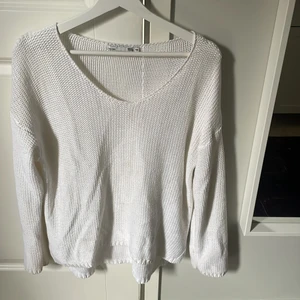 Vit stickad tröja! - Vit fin stickad tröja, använd ett fåtal gånger