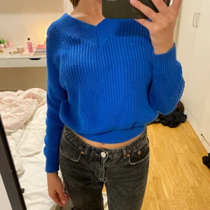 Stickad tröja  - Blå stickad tröja som är i jätte bra skick! Köparen står för frakten❣️