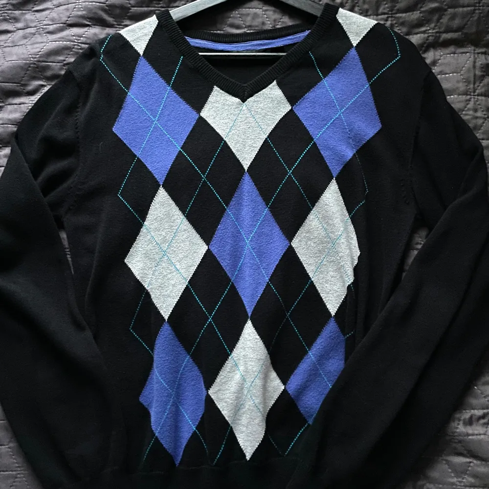 Så fin stickad tröja som vart min favorit i månader, säljer nu pga att den inte är min stil längre💓 (andra bilden är lånad av personen jag köpte den från) Köparen står för frakt💓. Stickat.
