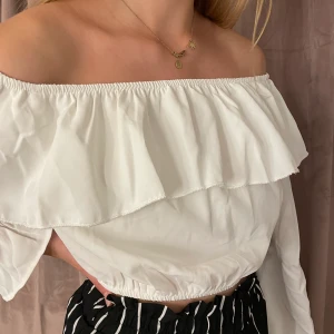 Blus  - Denna säljer jag för den inte är min riktiga stil direkt 💰50kr + frakt 