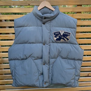 Vintage Henry Choice Puffer Väst - XL - Vintage Henry Choice Puffer Väst  Storlek XL  Jag på bilden är 178 cm lång och har i vanliga fall storlek M, den passar XL men är mycket snygg som oversized också.  Plagget är i mycket bra skick, inga hål osv.  Kontakta mig gärna vid eventuella frågor.  