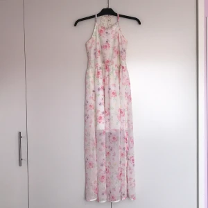 Sommarklänning i storlek xs från Cubus - Perfekt klänning till midsommar, sommar eller  födelsedag. 90kr plus 39kr frakt
