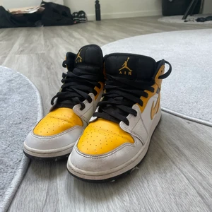 Jordans - Säljer mina Jordans användt dom två gånger! Inget är sönder på dom! Har dock inte kvar lådan till dom! Kan byta!