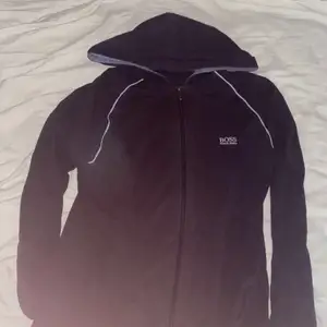 Hugo boss hoddie i bra skick