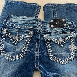 Miss me jeans - Äkta Miss me jeans. Low waist och bootcut!! Möts endast..💗 750kr för snabbt köp!!