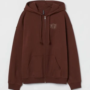 ”Angel sent” hoodie - Hoodien är i bra skick utan större tecken på användning och säljs då den inte kommer till användning. Den är köpt för 350 kronor och finns inte längre att köpa på hemsidan, kontakta mig gärna privat för mer info:)