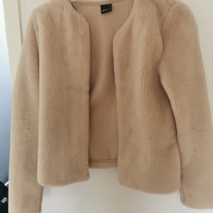 Jacka - Oanvänd, fint skick