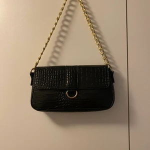 Väska från Nelly  - Axelremsväska från Nelly 