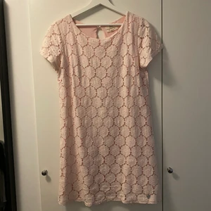 Klänning från MQ - Rosa klänning från MQ (märke 365), storlek xs