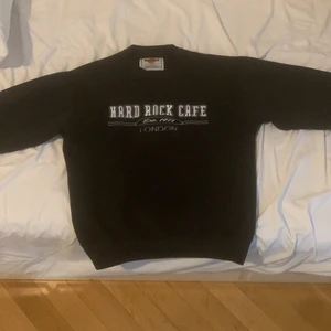 Hard Rock café vintage sweatshirt - Köpt i London på Hard Rock Café. Storlek small