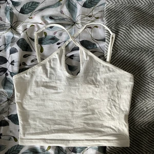 Topp - En vit topp i storlek S