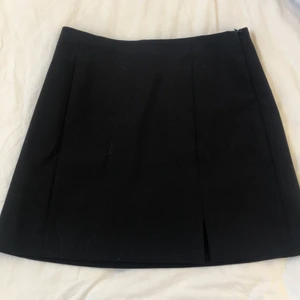 Kjol & other stories  - Minikjol från & other stories med kort slits, använd 1 gång 