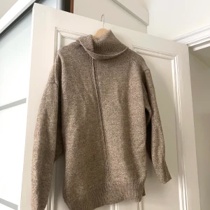 Stickad tröja - Stickad tröja , passar dig med strl Xs/s. Bra skick. 