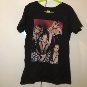 Helt oanvänd måneskin T-shirt  - FRAKT: 64kr Frågor? Skriv till mig privat :) 