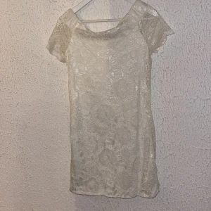 Fin klänning, använd 3 gånger - Kan diskutera pris, 🧚🏼‍♂️