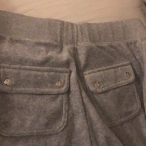 Juicy  - 500+frakt  Skriv för fler bilder  KÖP INTE DIREKT    Storlek m men passar xs  väldigt små i storleken 