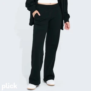 Lågmidjade mjukisbyxor  - Säljer liknade som på bilden fast ifrån HM. Oanvända då dem är för små tyvärr:( storlek Xxs men passar även Xs och en person under 164. Nyskick 