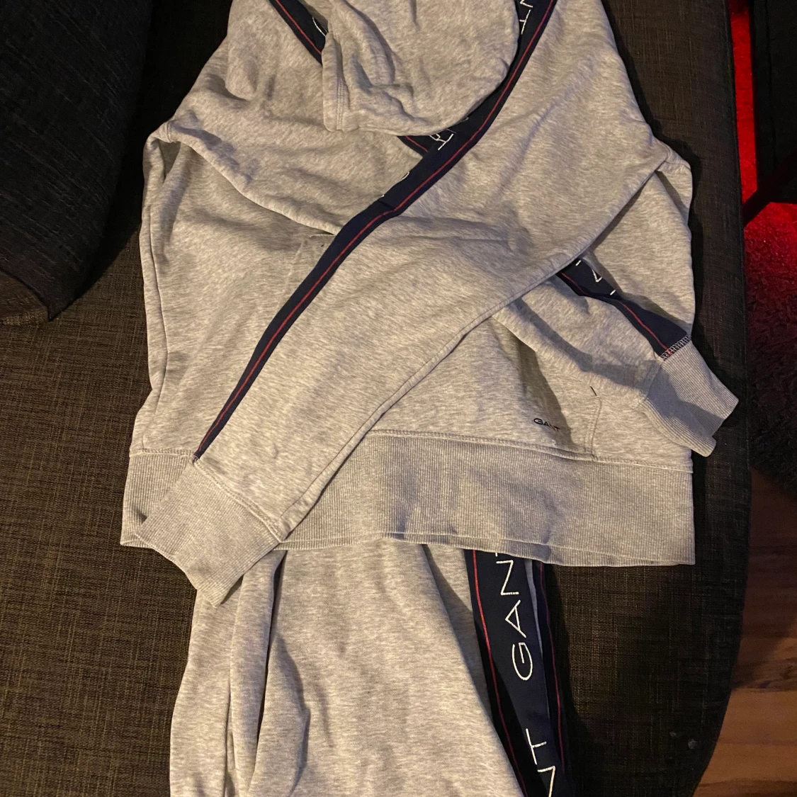 Gant dress (hoodie strl L) (byxor strl M)