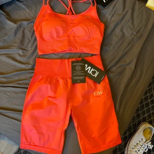 Iciw sett  - Sett från iciw som inte kommer till användning. Färgen är coral (nypris 980kr)