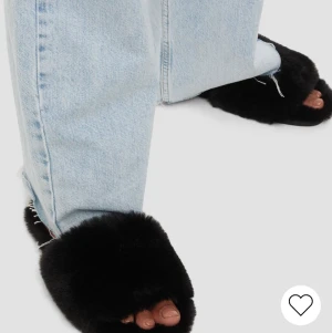 Tofflor  - Ett par snygga tofflor! Använda hemma en gång! Strl 39! Köpta på Nelly 