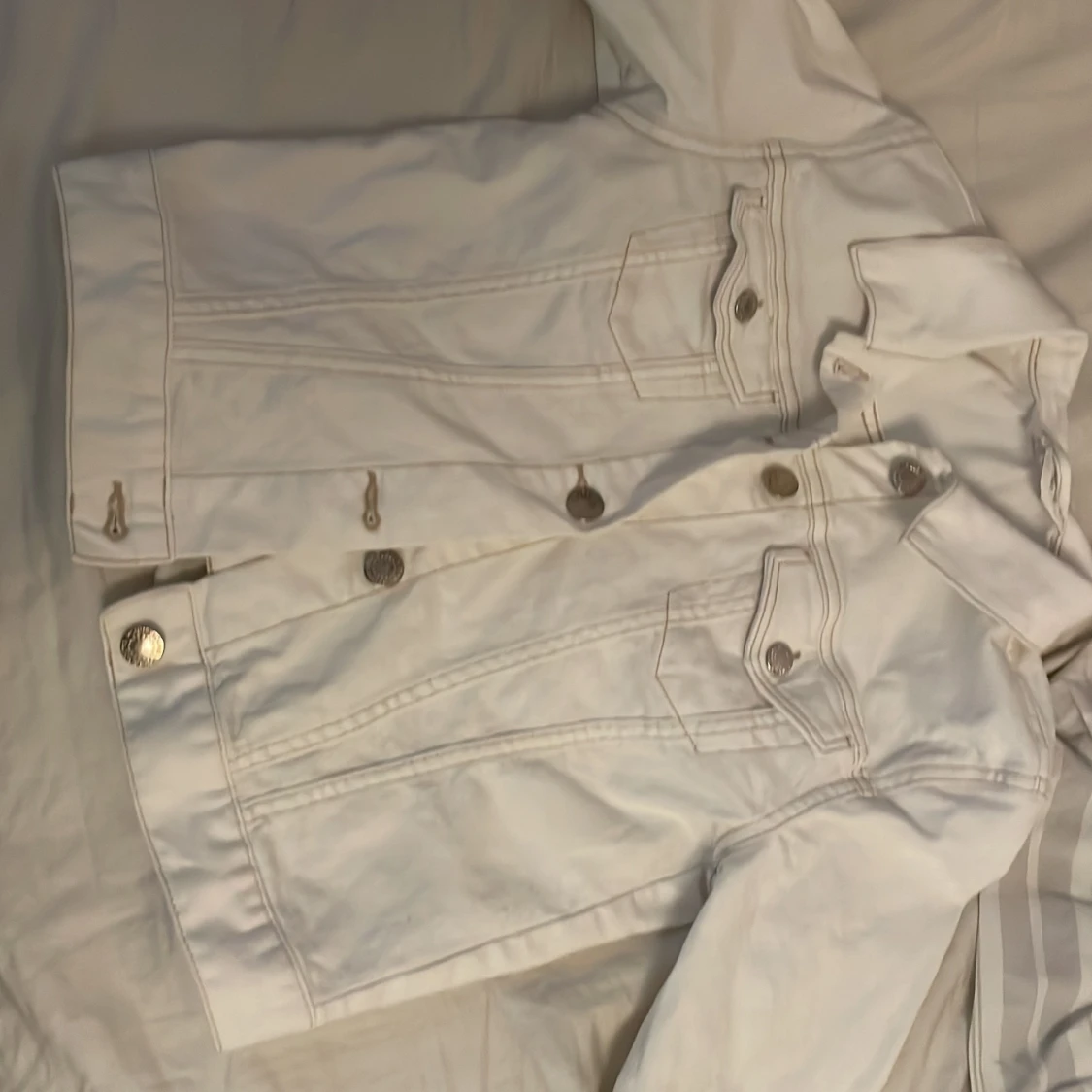 Oanvänd jeansjacka i bra skick - 91