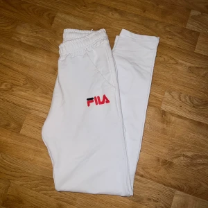 Fila - Vita fila mjukisbyxor 