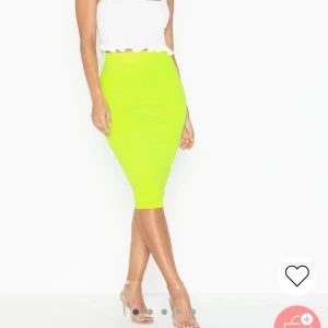 Gul kjol - Nelly - Gul kjol i storlek S från Nelly. Aldrig använd.