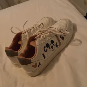 Musse skor - Fick dem av mamma på julafton och dem är aldrig använda förutan när jag testade dem😊