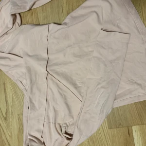 Tröja - Tröja från hm, kommer inte till användning hos mig. Nyskick 