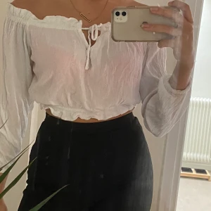 vitglittrig topp - så söt topp som tyvärr inte kommer till användning, skimrar lite smått i ljuset vilket är så fint!!