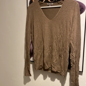 Stickad tröja - Säljer även denna slm inte kommer till användning 