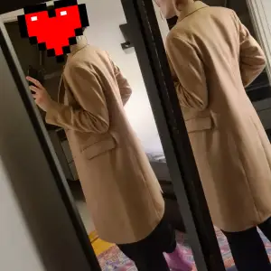 I am selling my Uniqlo jacket, wore it 2 times so it's basically new. Selling because it didn't feel like it's the right color for me anymore.