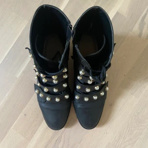 Boots - Säljer mina asballa boots från zara💓 skriv för fler bilder😍