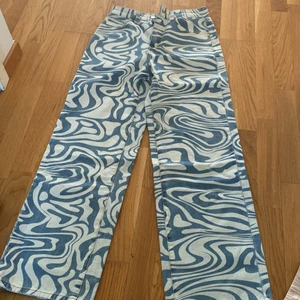 Blåa jeans  - Blåa jeans, använda ca en gång 