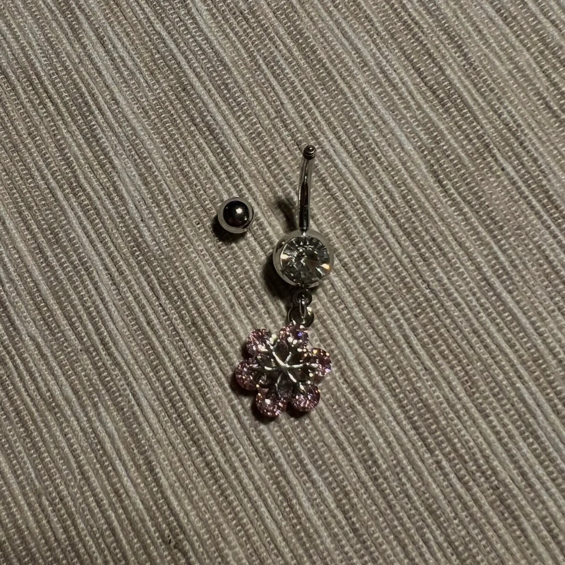 Piercing med cubic zirkonia stenar