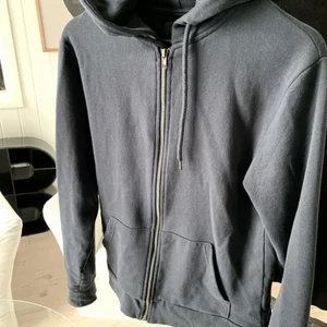 Zip hoodie - Marinblå zip hoodie i mycket fint skick.