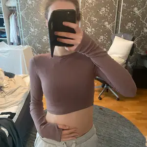 Crop top från asos som inte kommer till användning i storlek 36! 