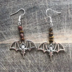 Örhängen med tigeröga  - Handgjorda örhängen med äkta tigeröga nuggets 🦇 betalning via swish 🧡