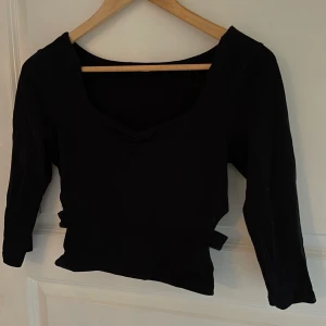 Euphoria insipirerad topp  - Euphoria insipirerad topp med öppning på sidan 