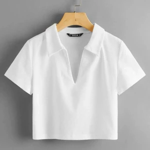 Vit croptop men v ringat - V ringat vit jätteskön tröja