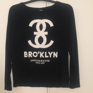 Svart H&M tröja storlek M - Svart tröja från H&M. Fint skick. Storlek M