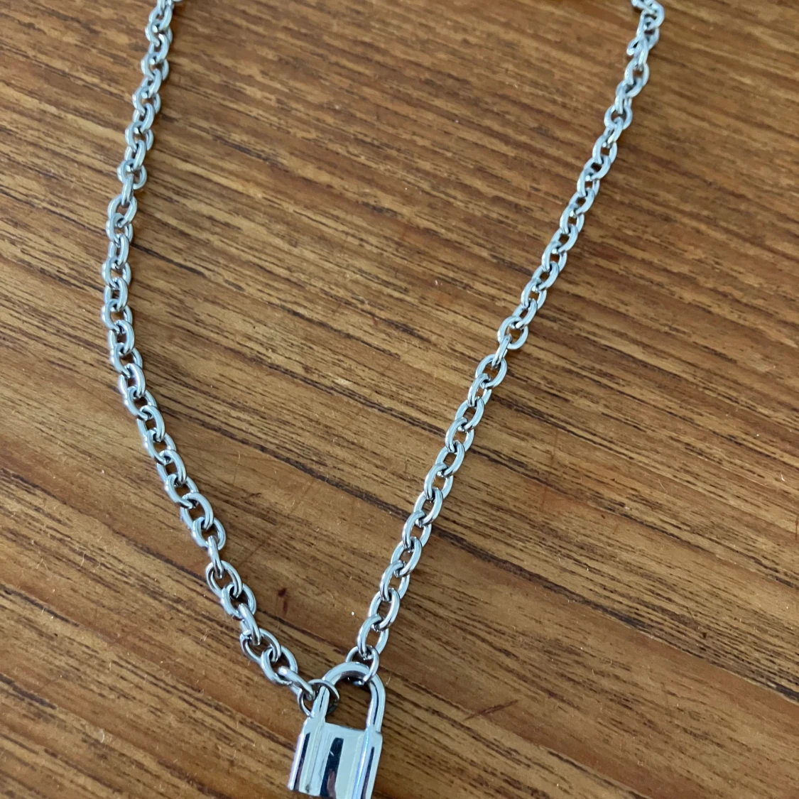 Fint halsband från brandy