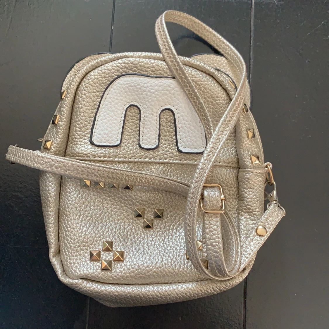 Beish väska med guld  - 90